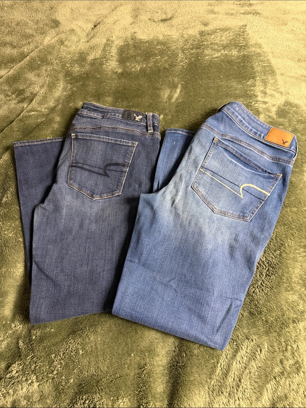 Lot of 2 American Eagle women’s jeans 14